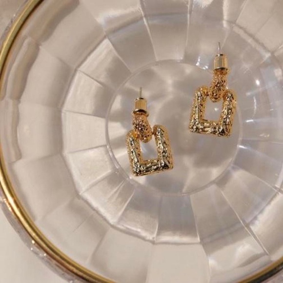 Gold Plated Hammered Link Earrings - Picture 2 of 4